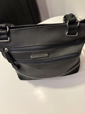 Stone Mountain Accessories Black Pebbled Crossbody